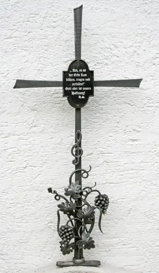 Grabkreuz mit Weinstock und Notenschlüssel F 28